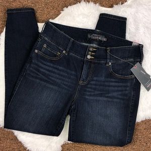 NWT Torrid Dark Wash Jeans Leggings 14R 3 Button